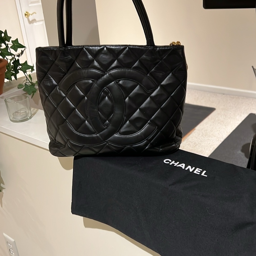 Chanel Handbag - Picture 7 of 12